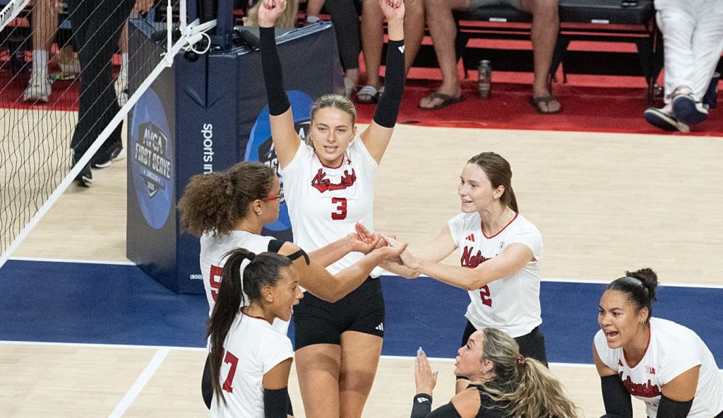 nebraska-vs-arizona-volleyball.jpg
